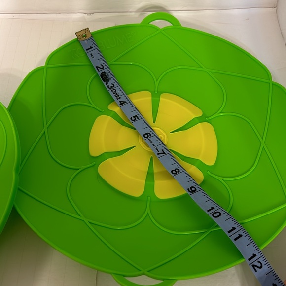 Kochblume TWO Silicone Bowl Pot Lid Covers Spill Stopper Cooking Tool Flower - Picture 2 of 5